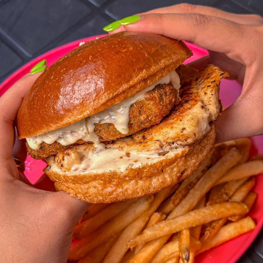 Chicken chesse Burger 🍔