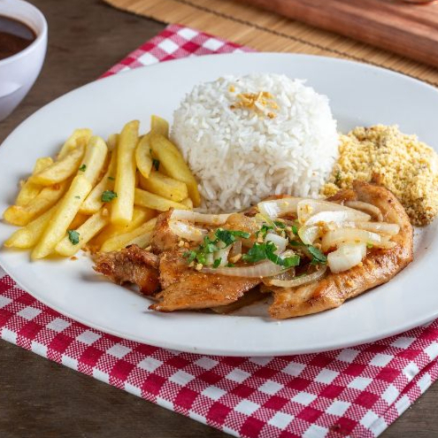 File de Frango Grelhado Arroz, feijão, fritas e farofa.