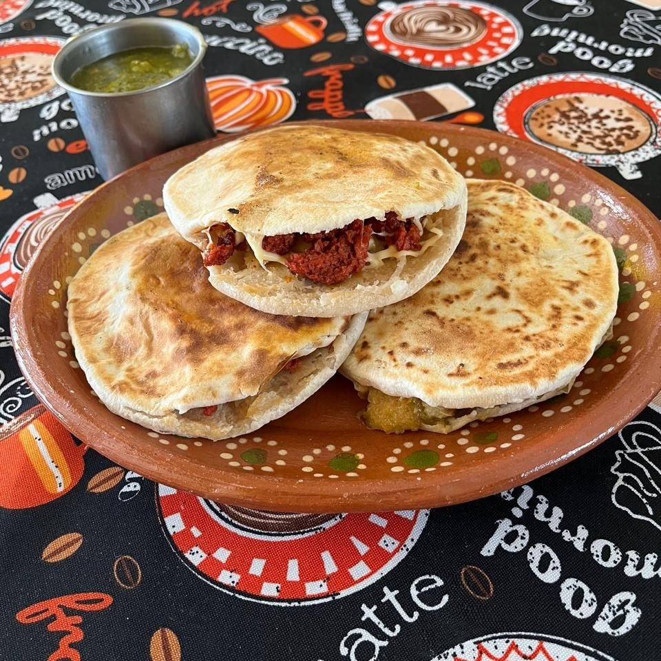 Gordita de Harina con Frijoles