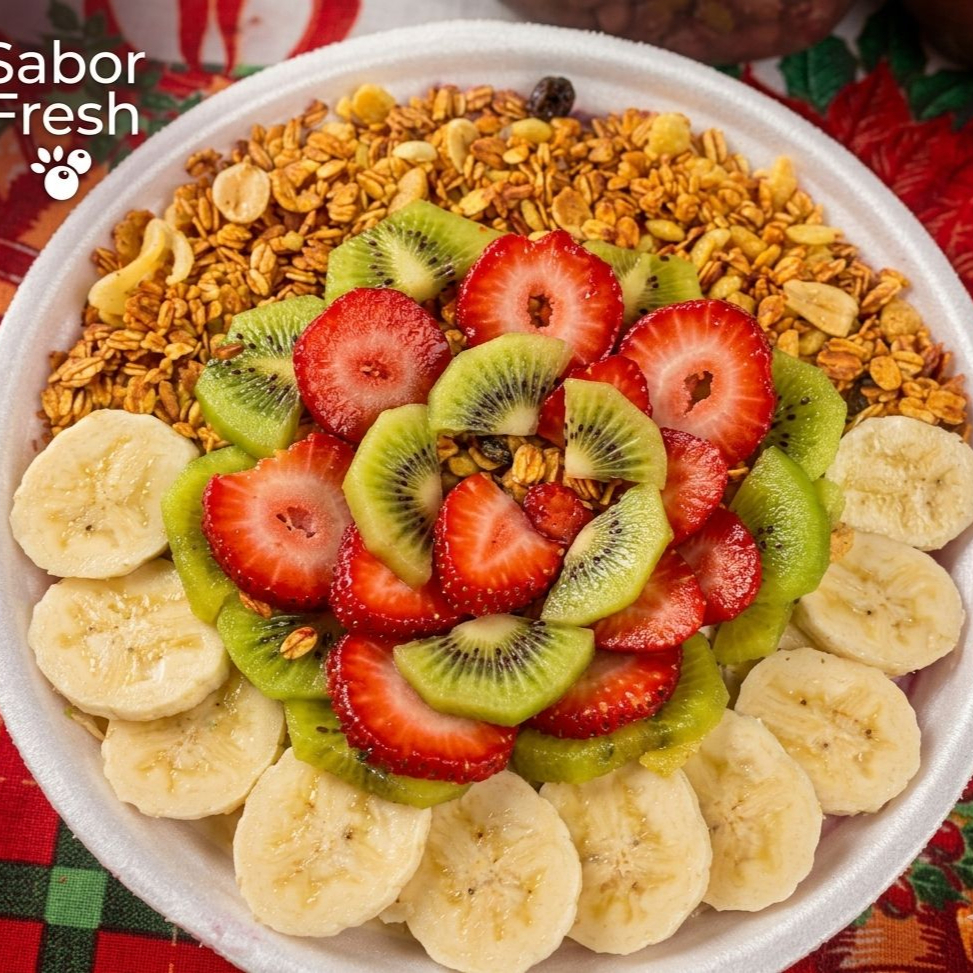 Aproximadamente 500 ml de açaí com uma combinação perfeita de gelato deliciosos vc tem que experimentar essa explosão de sabores