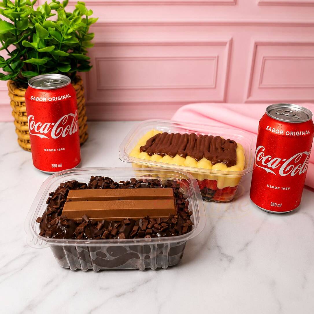Leve 2 Afogadaços/ Escondidinho de Brownie, no seu sabor preferido, com desconto. Brownie e recheio no ponto, do jeito que a gente gosta. Você não vai se arrepender!!!!! Cada Afogadaço pesa aprox: 250g
Acompanha 2 Coca-Cola 350ml.
Serve até 2 pessoas.