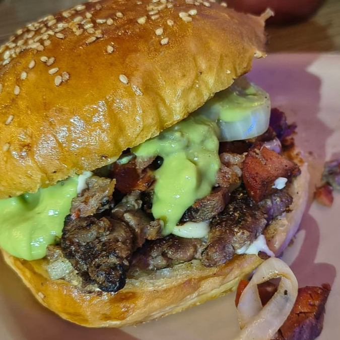 Hamburguesa res con asado