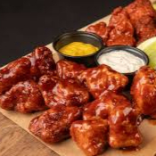 BONELESS MANGO HABANERO + PAPAS FRITAS