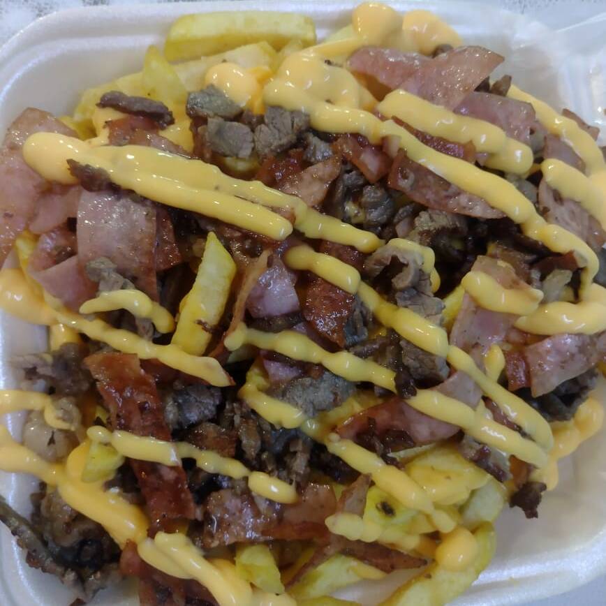 Papas con Carne Asada Tocino y Queso