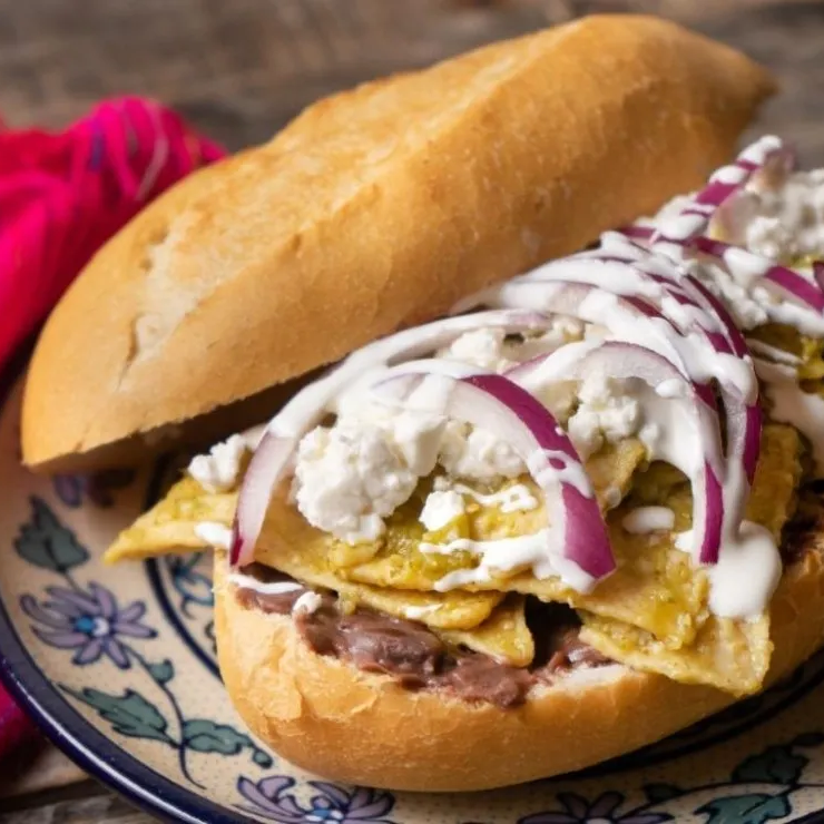 Torta de Chilaquiles con Pollo