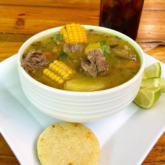 Hervido o sancocho de res en leña