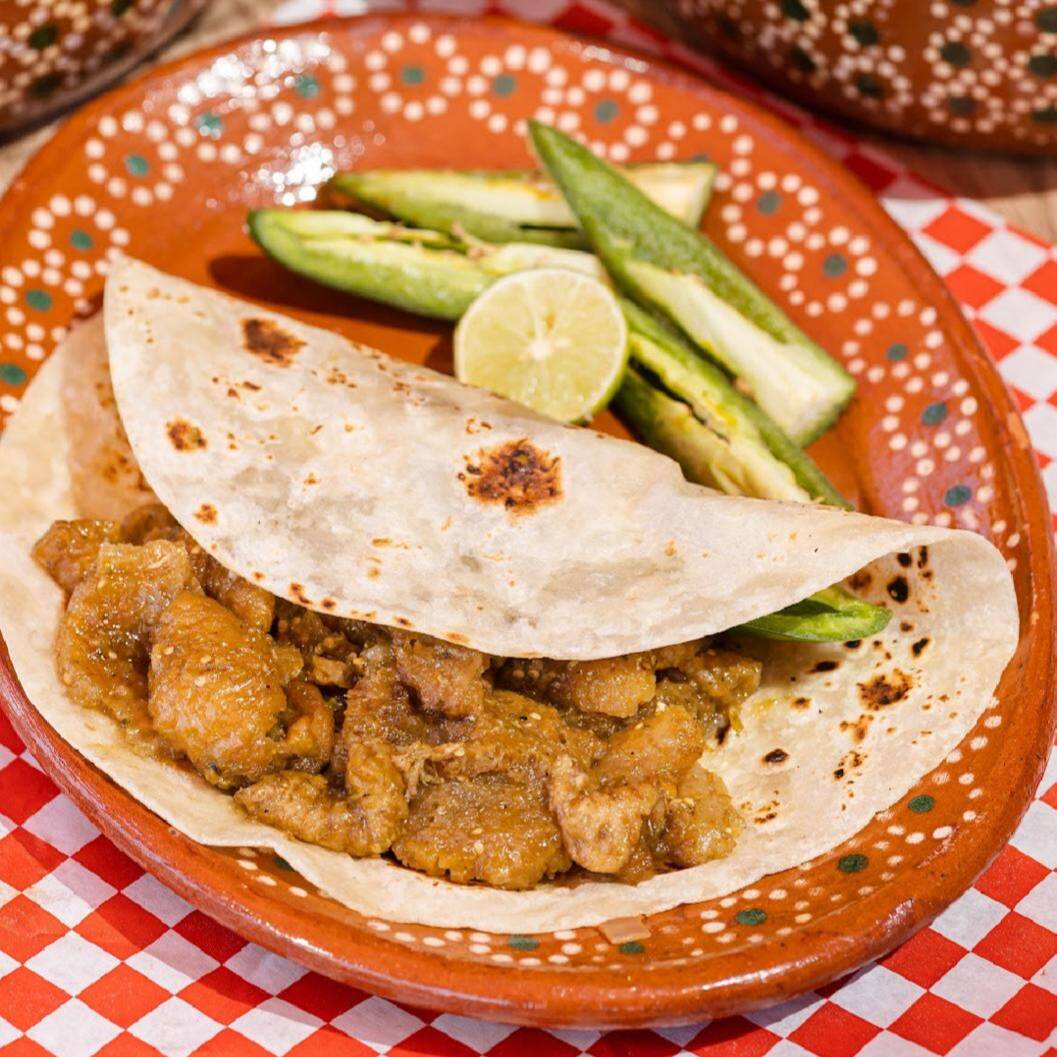 Taco de Chicharrón con Salsa Verde