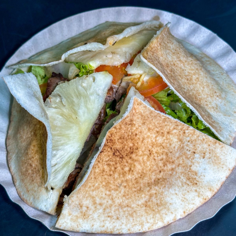 4 hamburguer, 4 queijos, oregano, azeite e salada