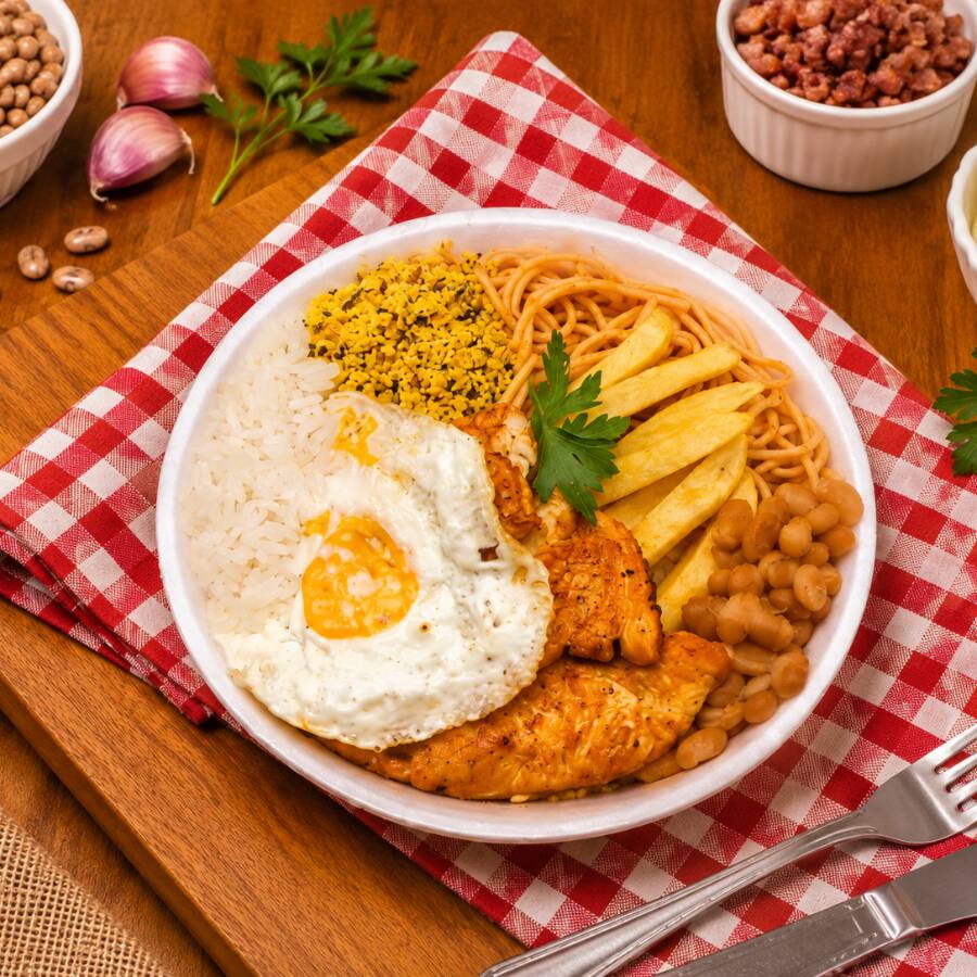 Marmita com Delicioso FILE DE FRANGO A CAVALO/ARROZ/FEIJÃO/FRITAS/MACARRÃO/OVO/SALAADA(Marmita Indicada Para 01 Pessoa)