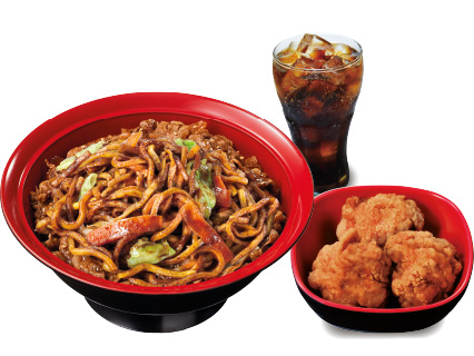 A combinação perfeita do nosso Yakiniku coberto com deliciosos e autênticos macarrões Yakissoba japonês!