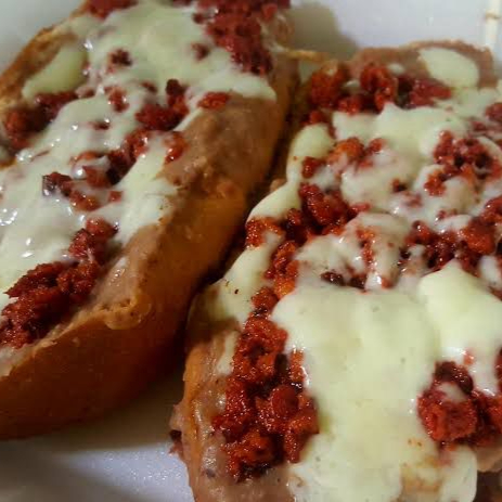 Molletes Chorizo