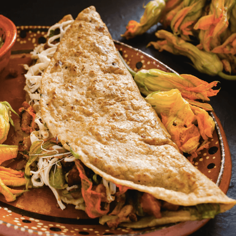 QUESADILLA DE CHICHARRÓN