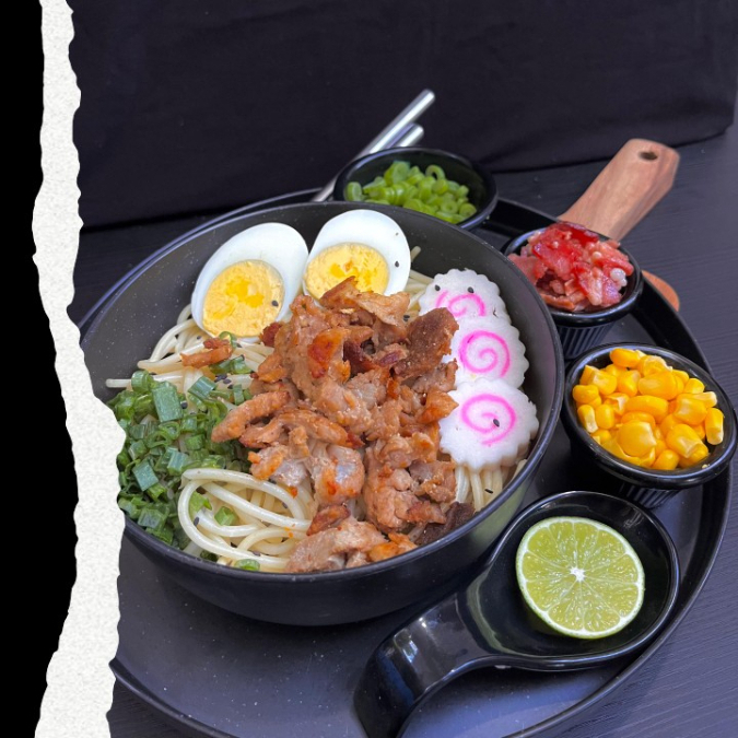 Ramen con Bistec Cerdo + Jamaica 500 ml