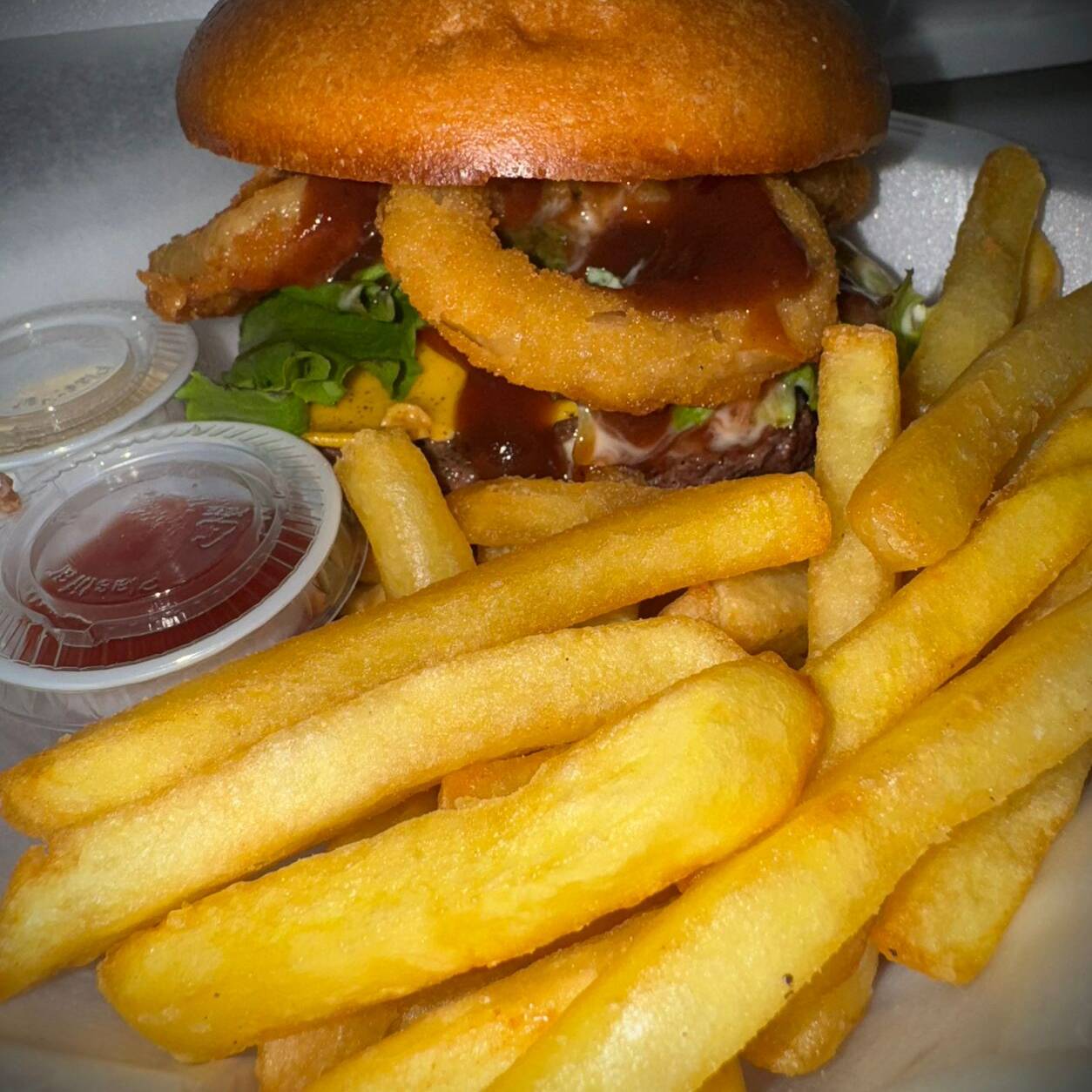 Onion Burger con Papas