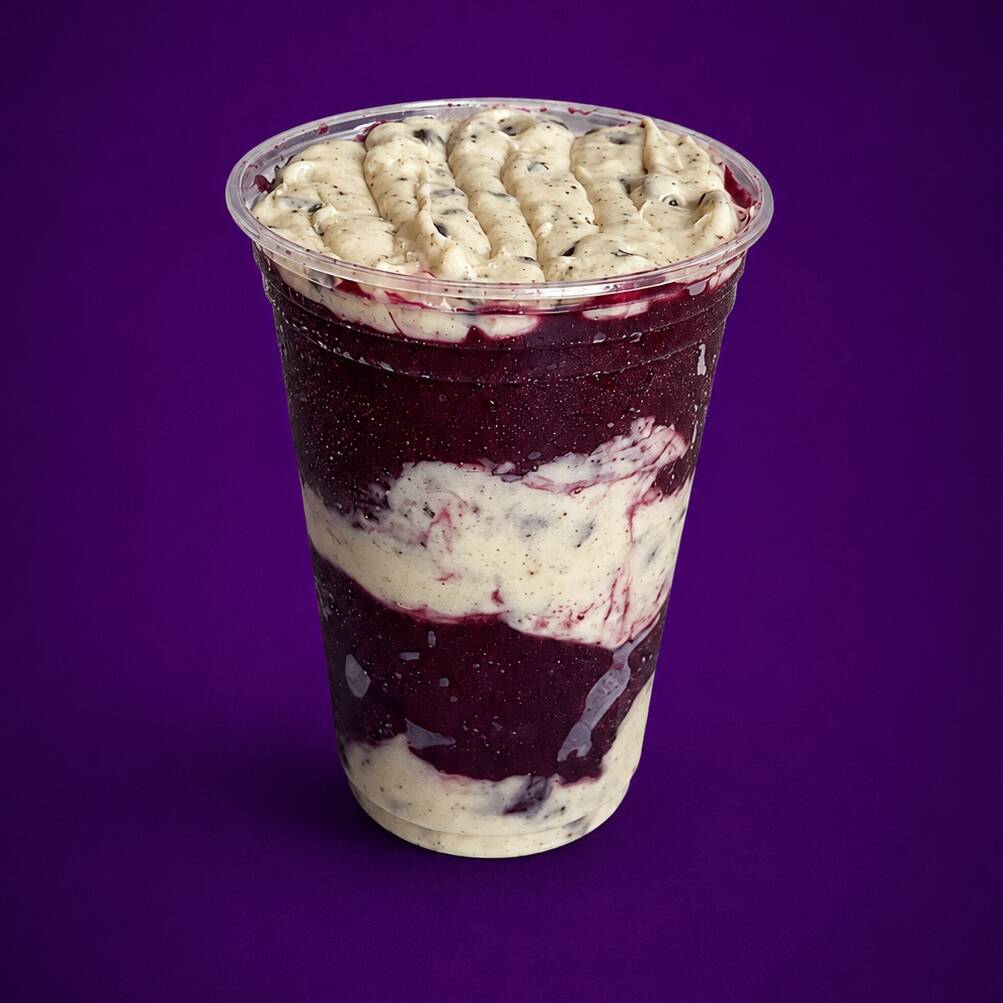 Açaí tradicional com creme cookies.