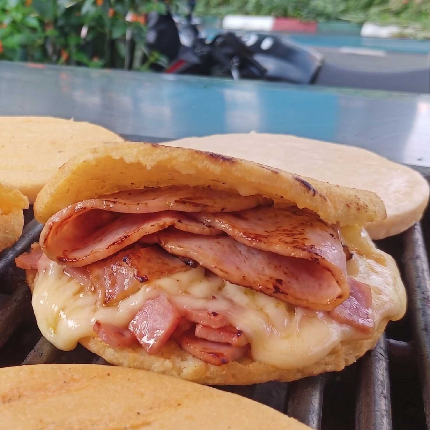 Arepa Jamón y Queso