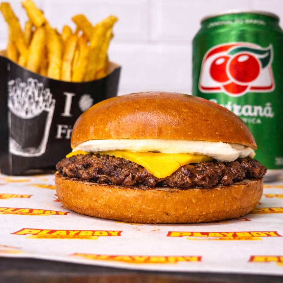 Você vai adorar essa mistura louca de sabores !“Sem frescura. Só o essencial.”
Smash Burguer (Pão Brioche , carnes Artesanal 60g, queijo Cheddar fatiado e nossa deliciosa maionese caseira . ) + 80g de batata frita Crocante e uma Antartica lata estupidamente Gelada.