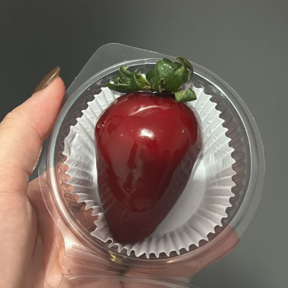 Morango com Brigadeiro de Ninho coberto com Caramelizada