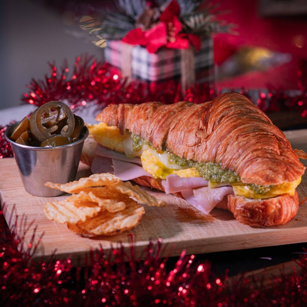 Croissant de Huevo, jamón y queso