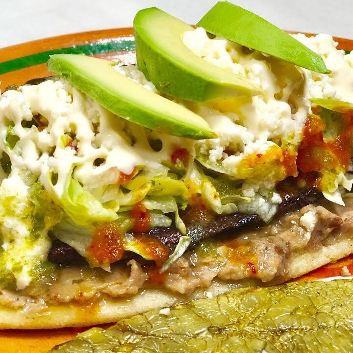 Huarache de carne asada