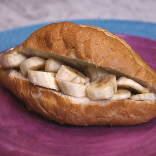 Torta con Cajeta y Platano