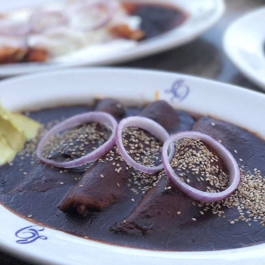 Enfrijoladas con Pollo 3 pzas