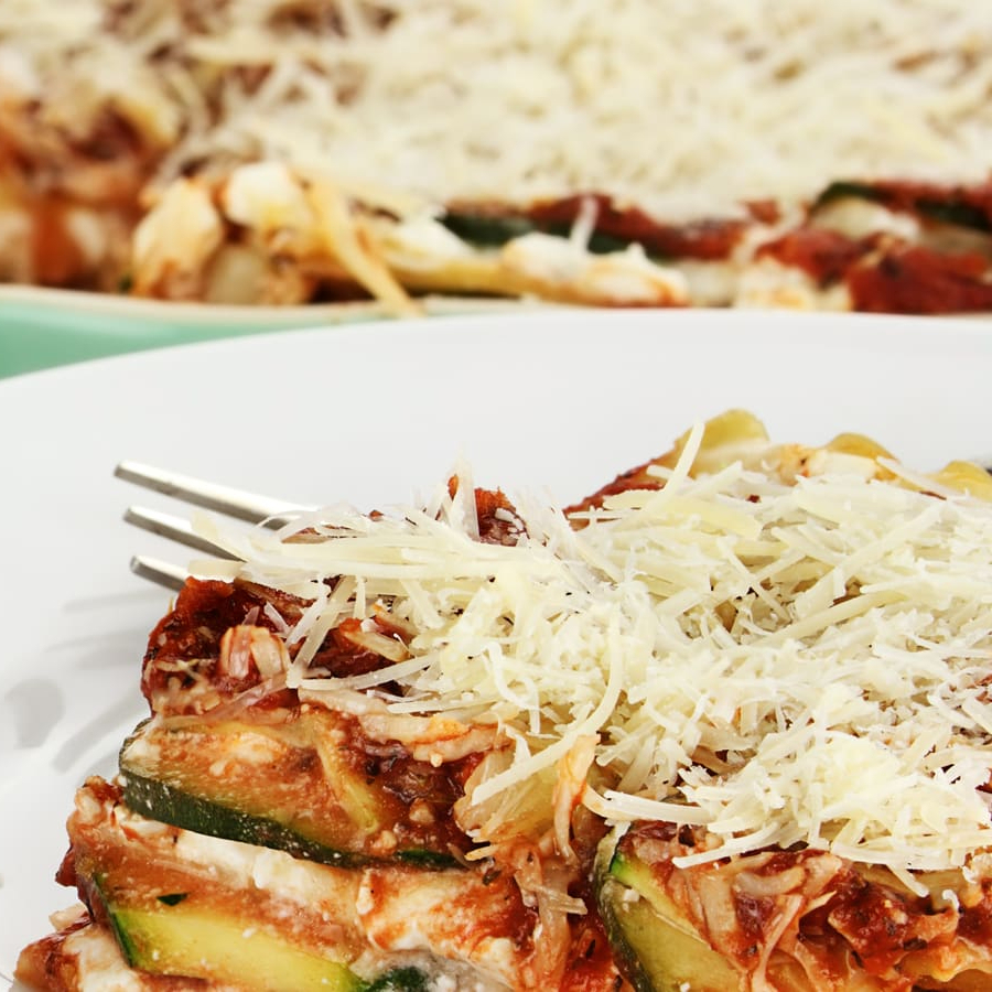 Refeição congelada, 7 minutos no micro ondas e pronto.     Ingredientes: Patinho, abobrinha italiana com casca, beringela, tomate, banana verde, biomassa, sal marinho, pimenta do reino, manjericão.