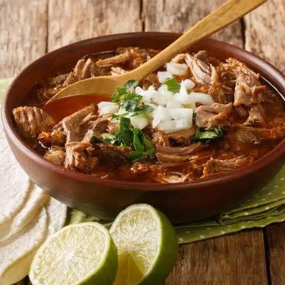 CONSOMÉ INDIVIDUAL CON CARNE