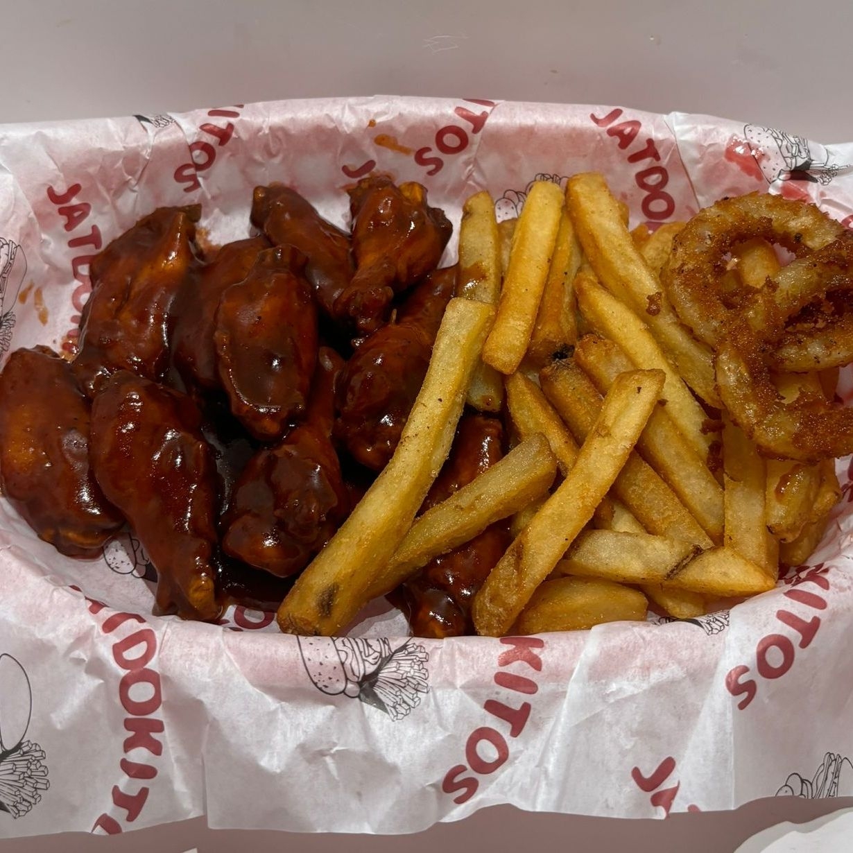 Orden de Alitas con 15 Piezas con Papas