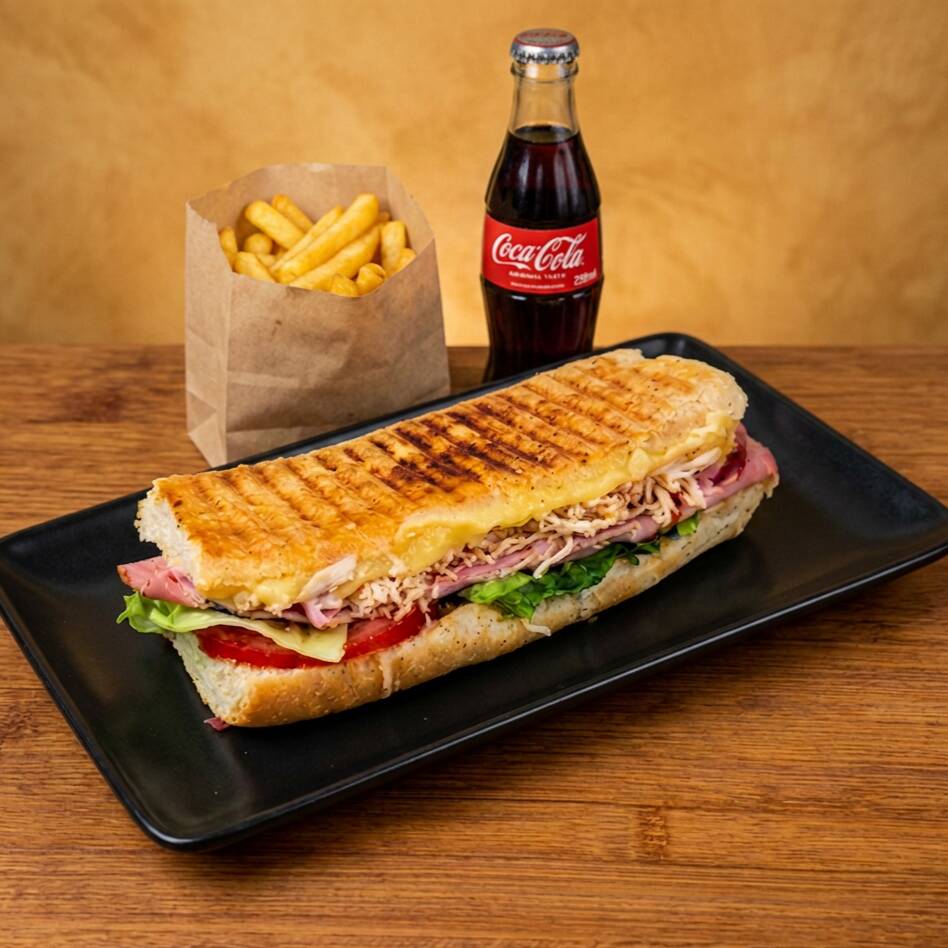 Sandwich con Pollo + Papas + Bebida