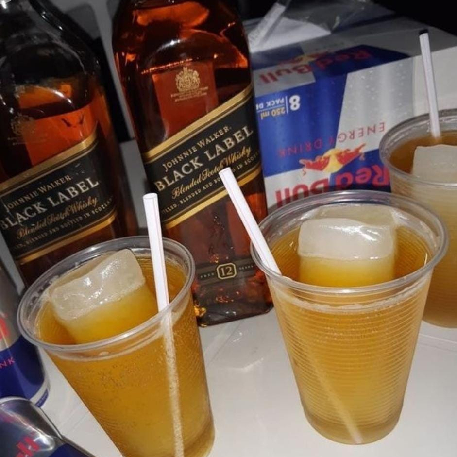 BLACK LABEL 150ML,RED BUL SABOR, GELO DUCOCO.