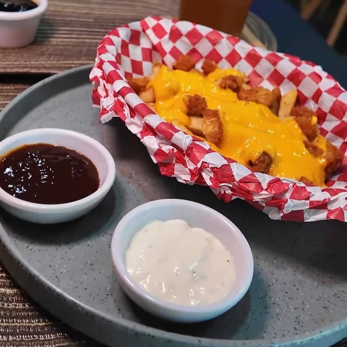 Papas Fritas con Boneles y Queso