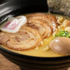 O clássico caldo Tonkotsu. Caldo cremoso de porco, barriga de porco tostada, ovo marinado, noodle, alho assado, naruto e cebolinha. O clássico mais saboroso dos Lamens.