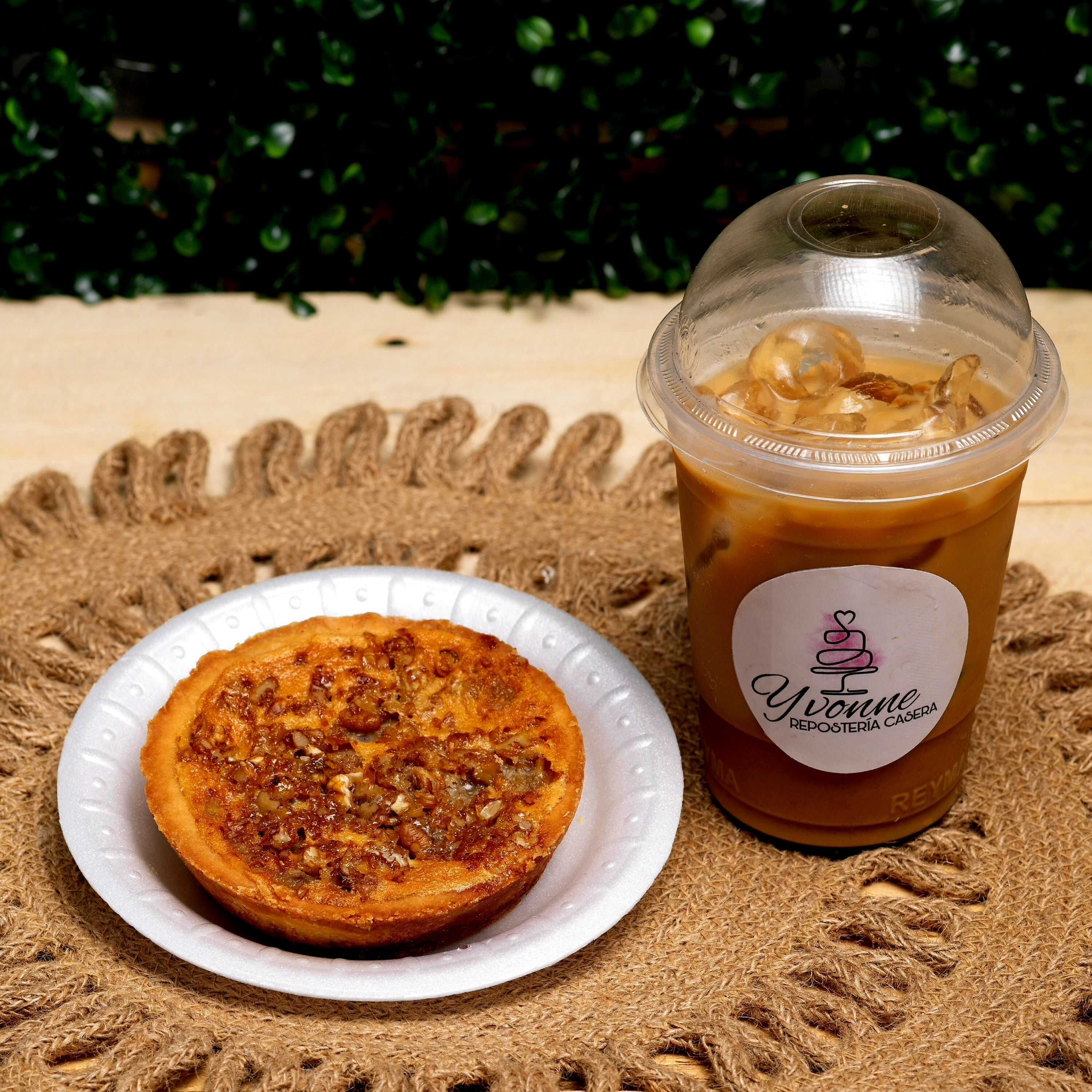 Pay de Nuez Y Café Helado