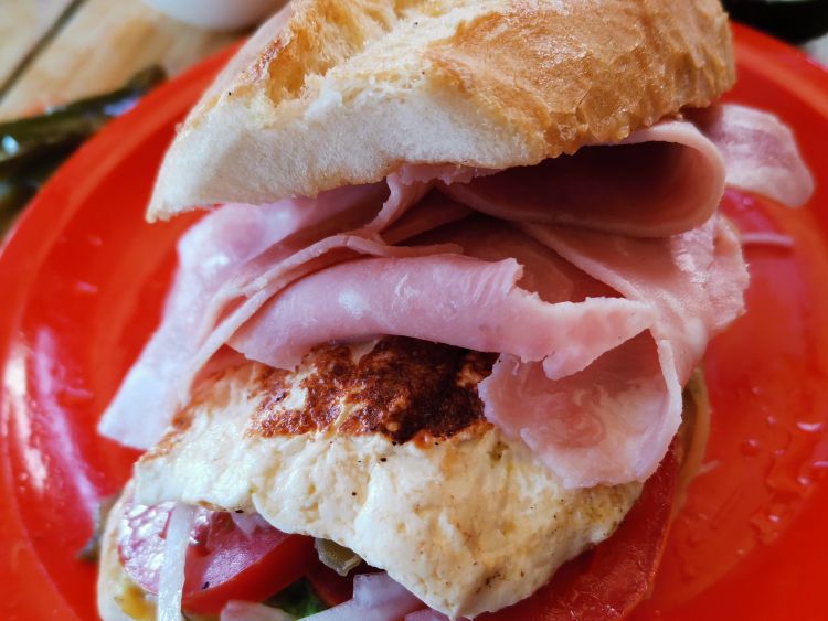 Torta de Jamon C/Queso