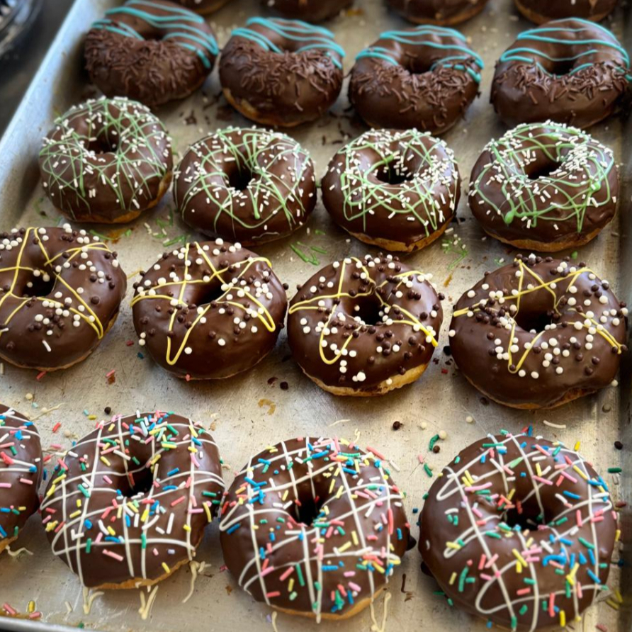 Clássico americano: massa leve, cobertura doce e sabor que conquista na primeira mordida.