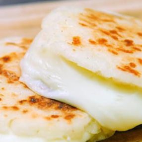 Arepas Asadas ➕ Chorizo ➕ Jugo