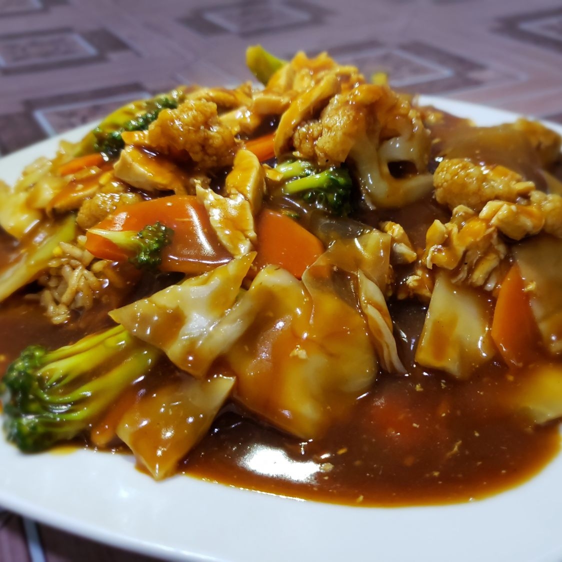 Arroz con Camarones y Vegetales en Salsa