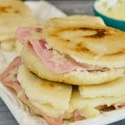 AREPA CON JAMÓN Y QUESO + GASEOSA PERSONAL