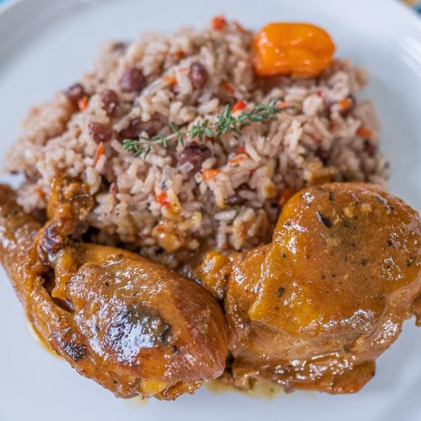 Medio Rice y Beans con Té Frío
