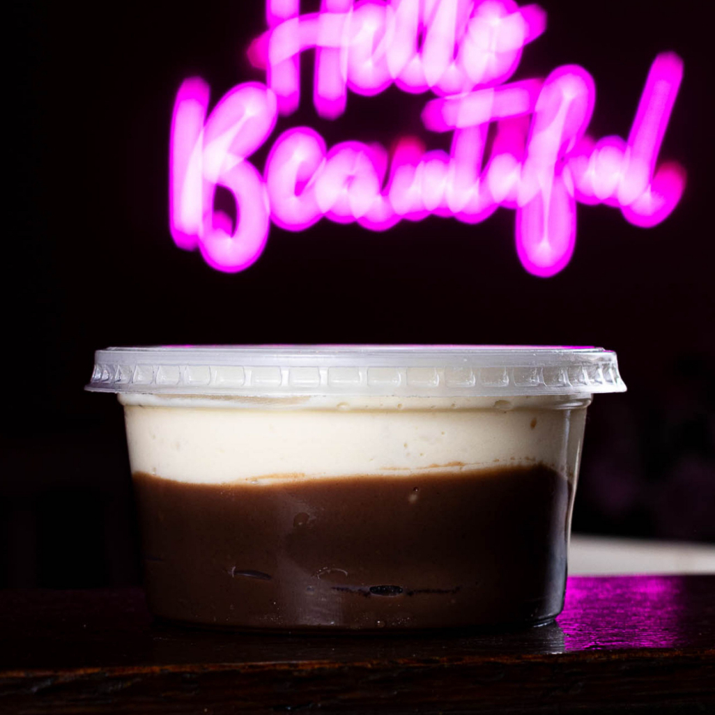 massa de chocolate, recheio de brigadeiro e mousse de coco.