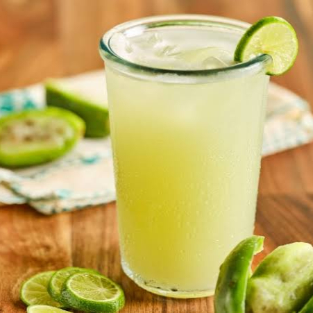 Limonada con agua mineral