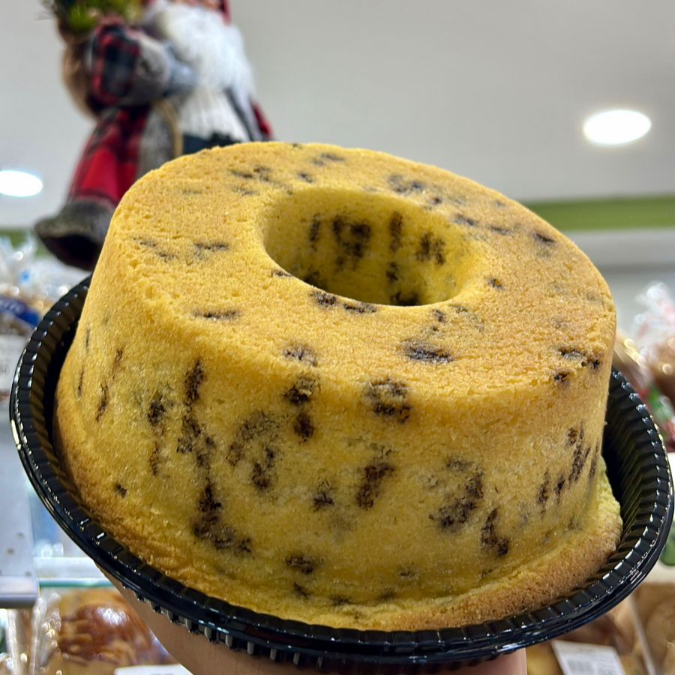 Delicioso bolo formigueiro com gotas de chocolate