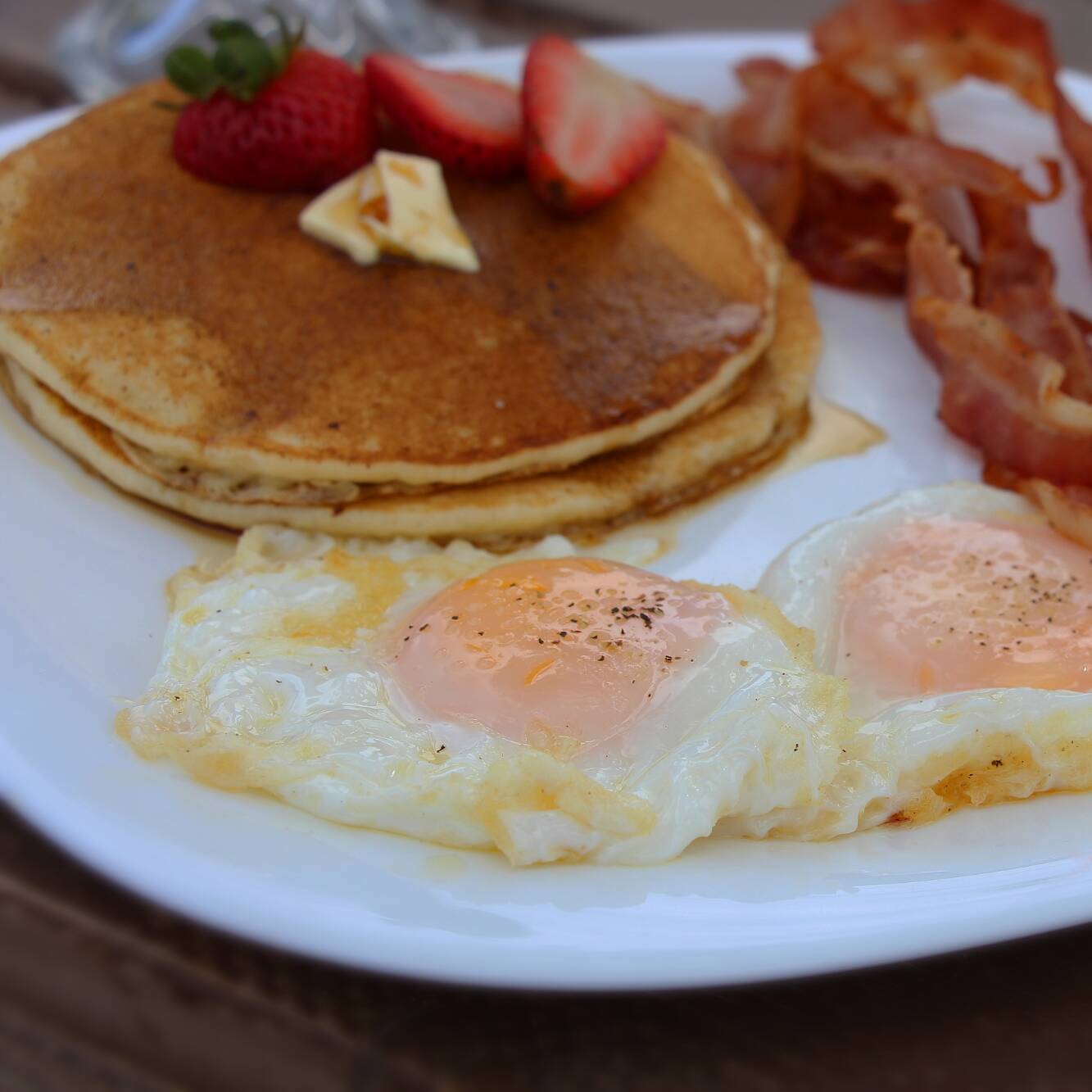 Orden de 3 Hot Cakes + Licuado a Elegir