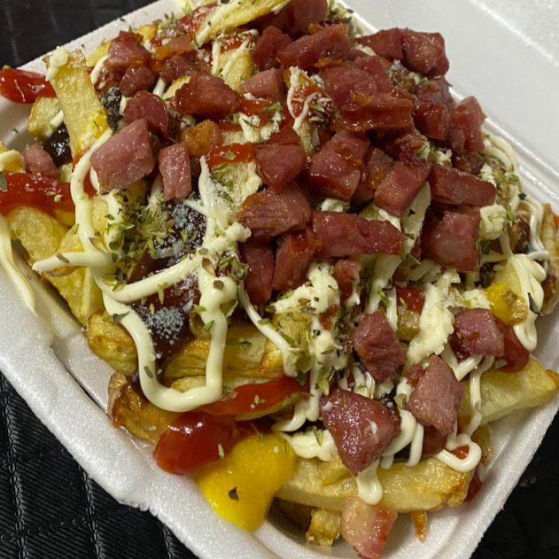 Saboreie a verdadeira batata frita! Nossa porção é preparada com batatas selecionadas e naturais, sem adição de congelados.