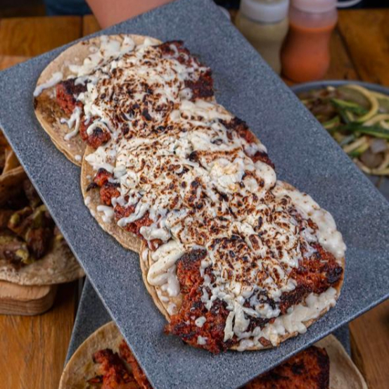 Los que Estan con Madre