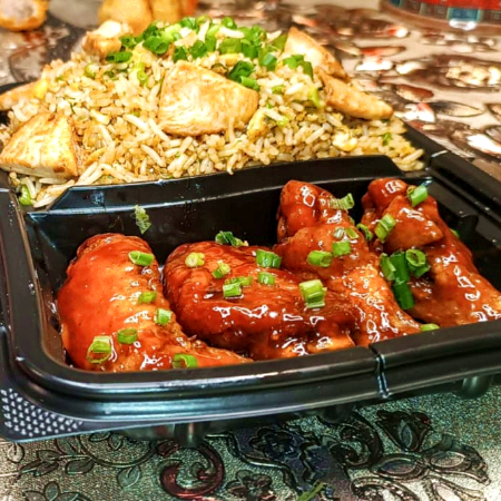 Alitas Picantes con Chaufa,Dim Sum y Bebida