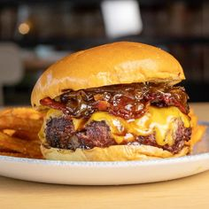 Combo Yummi Burger + Papas + Bebida