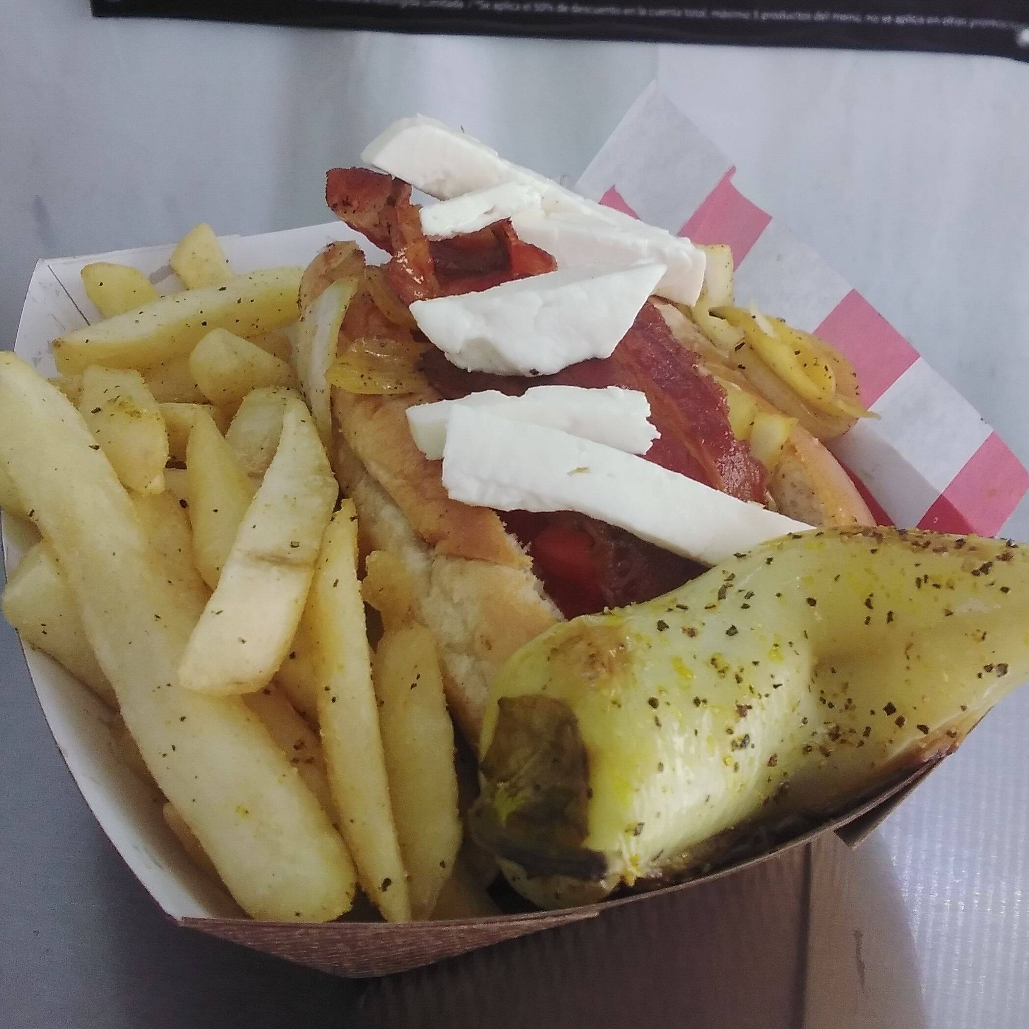 Dogo de pollo con papa a la francesa