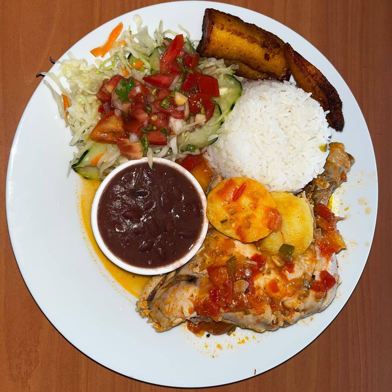 Casado con Pollo en Salsa